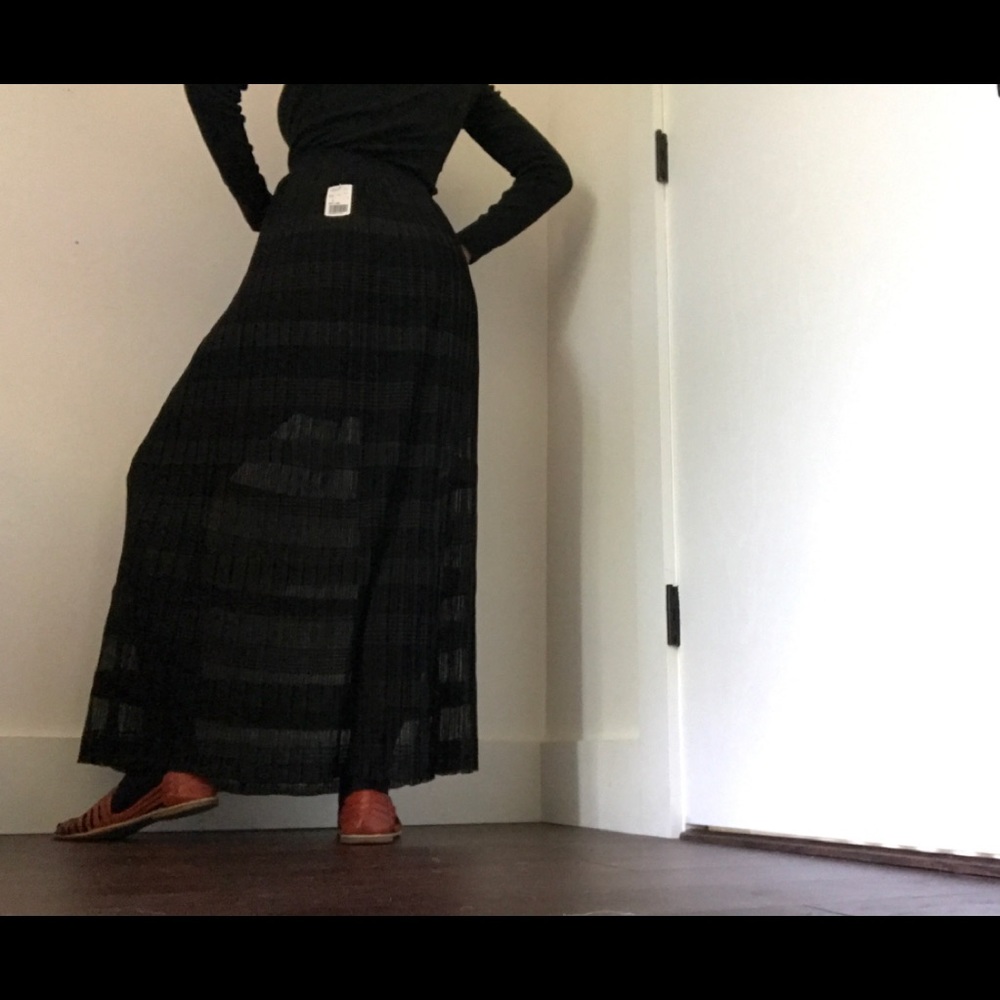 Forever 21 NWT Black Sheer/Square Print Maxi Skirt - Picture 3 of 11